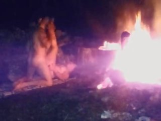 מאוחר לילה bonfire מזיין