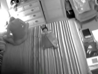 Pacar mama tertangkap onani di tersembunyi mata-mata kamera menunjukkan