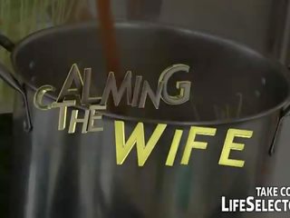 Liv selector: amatör hustru blir körd av en kuk och en gurkan.